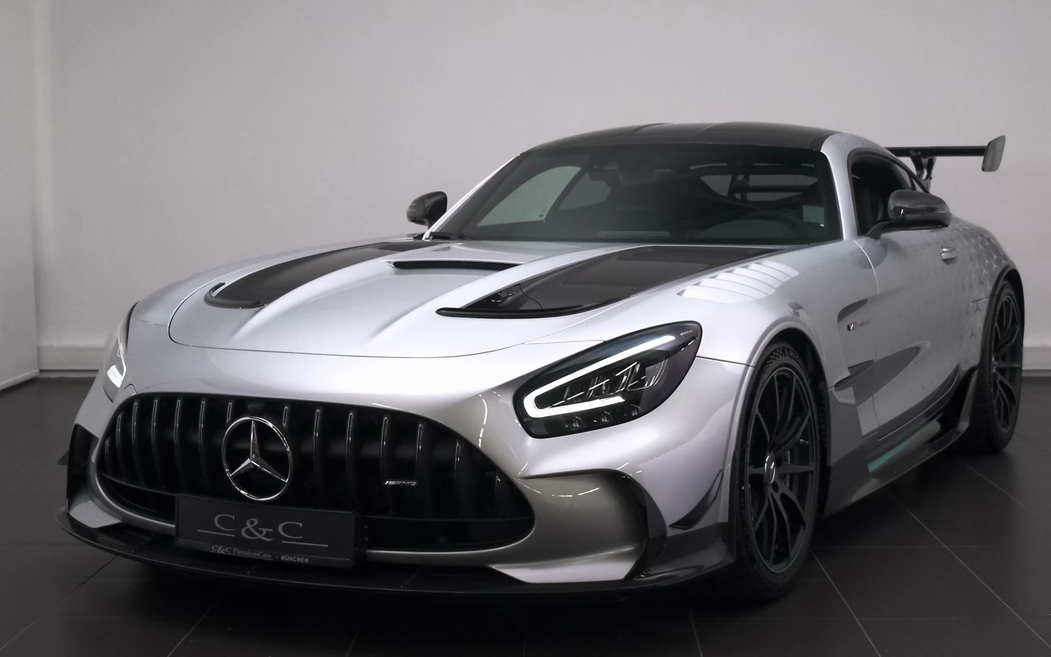 可以上街的银剑赛车奔驰amggtblackseries展示