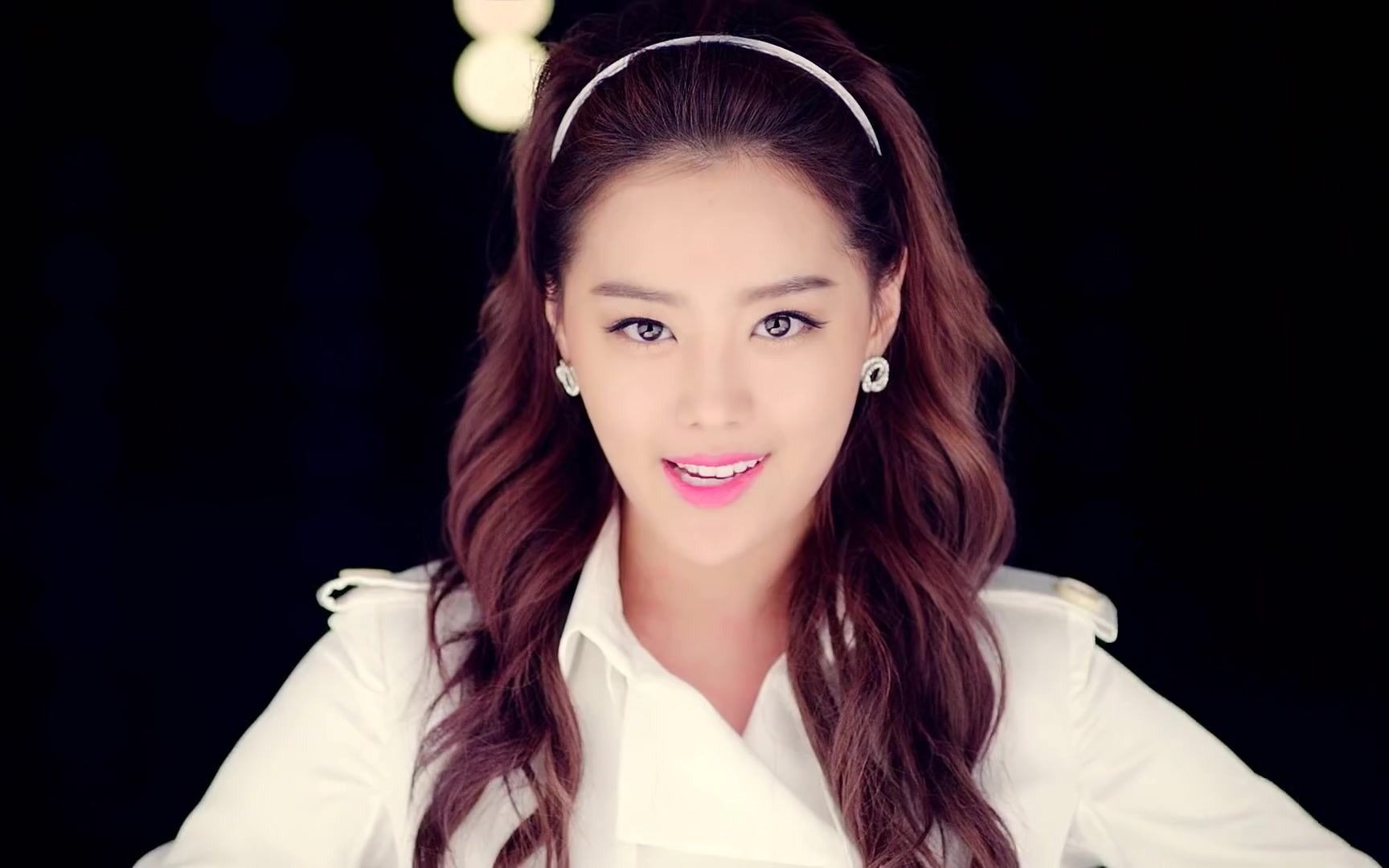 前方高能——男生慎入 韩国女团 whats my name tara in 4k_哔哩哔哩