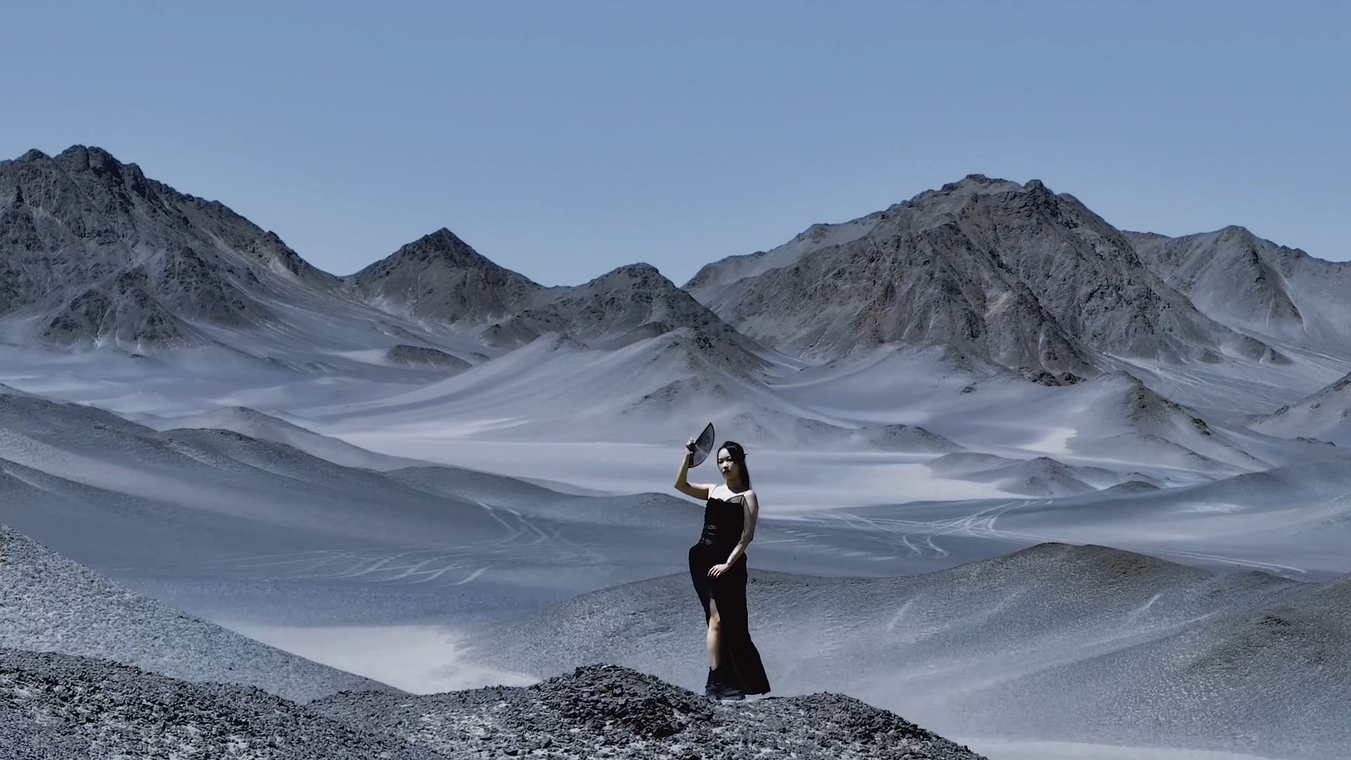 穿越无人之境,窥得水墨丹青