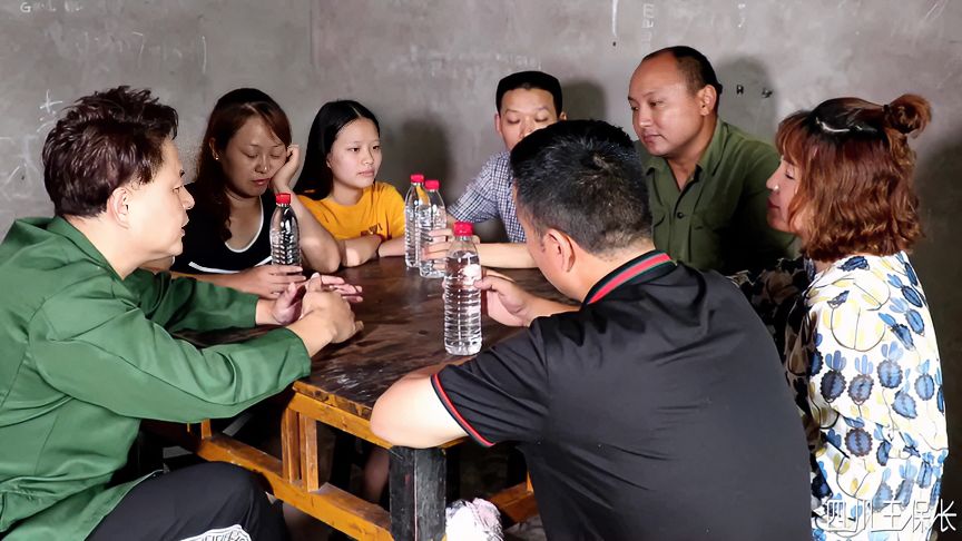 四川方言:村长开会倡导好人好事,结局太现实了!笑安逸了!