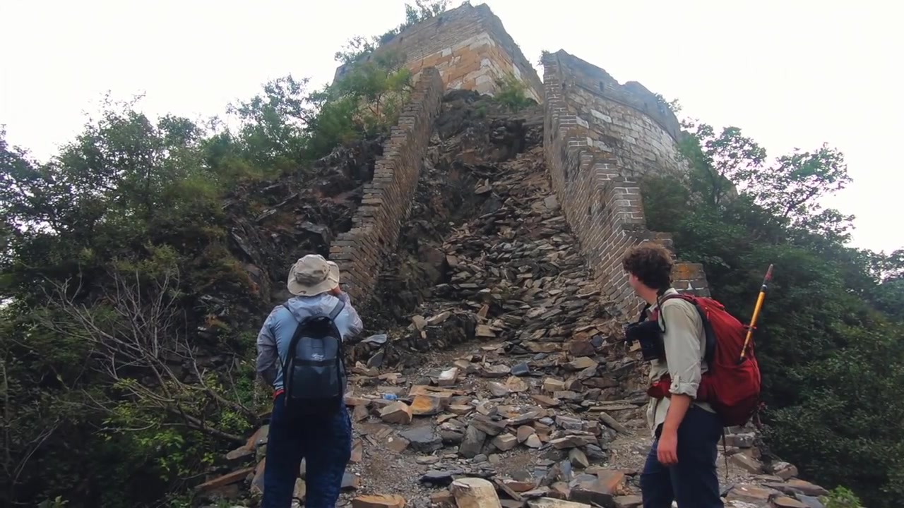 [图]外国大妞儿趴箭扣、水长城 超美！The Great Wall of China- Hiking & Camping!