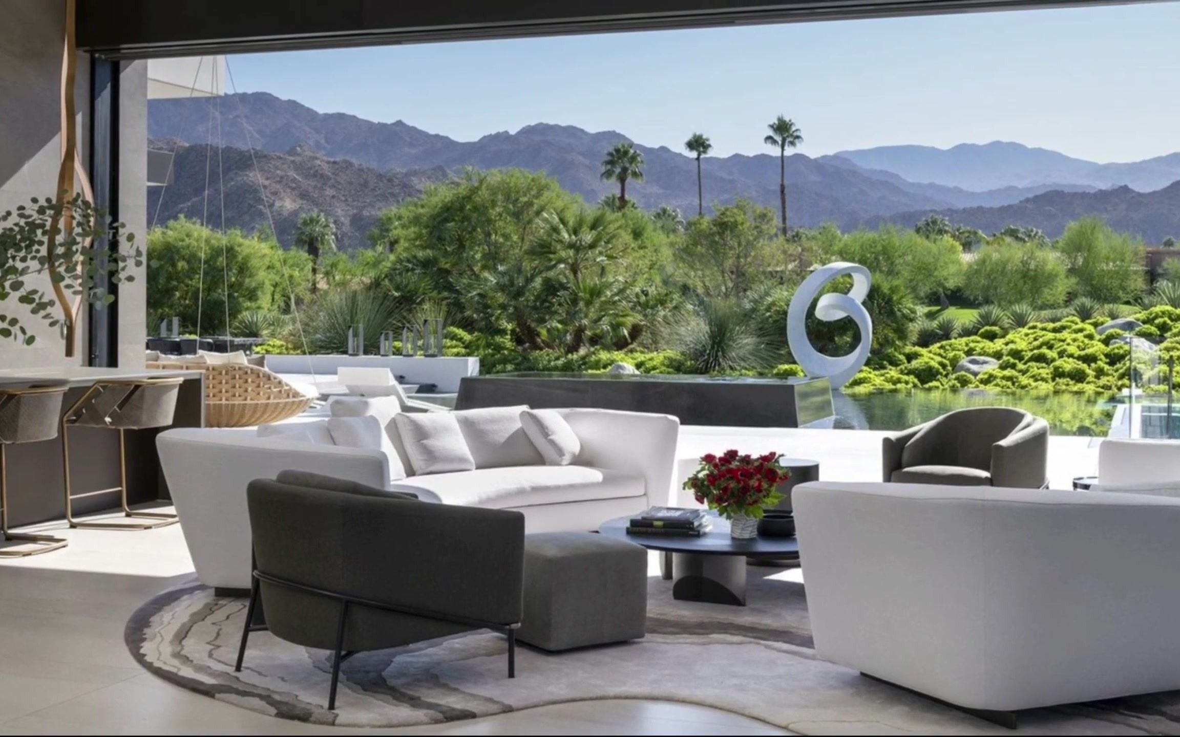 拥有终极汽车博物馆的顶级现代风格豪宅