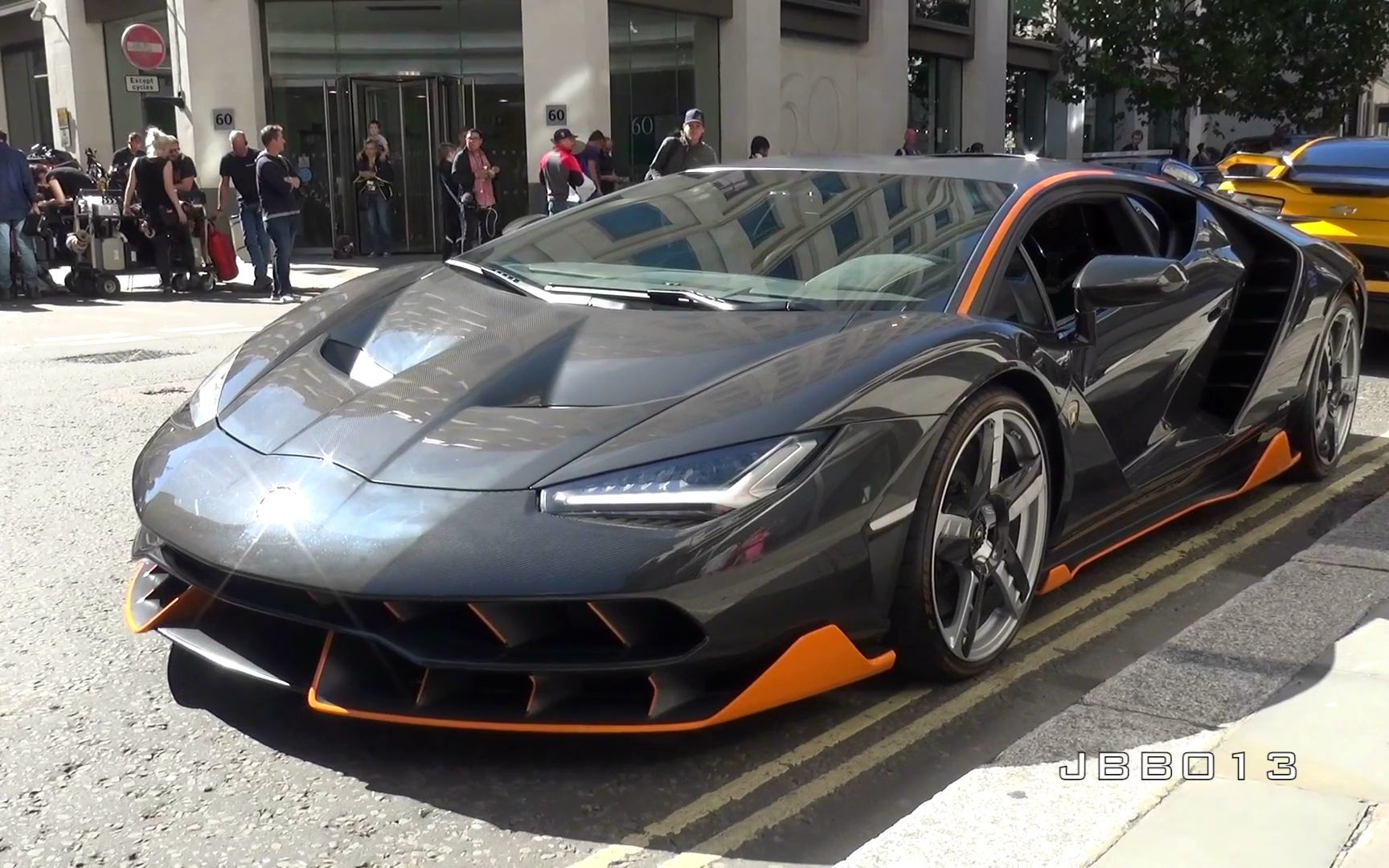 《变形金刚5》英国伦敦片场高清视频(2),大黄蜂 热破组队