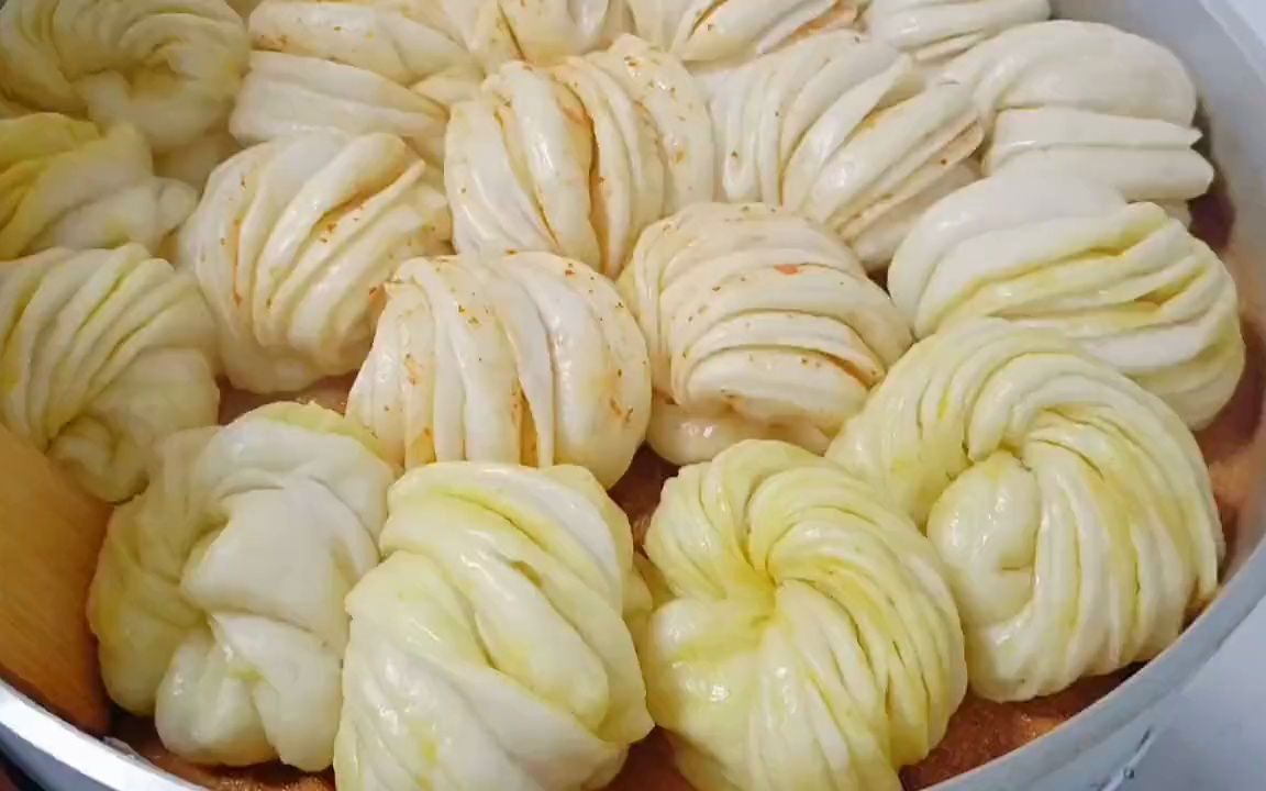 诱人的脆皮水煎花卷