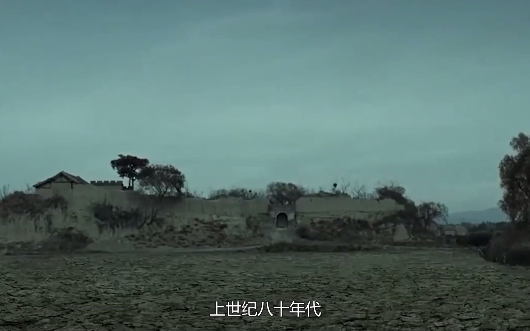 洪门水库水位下降,大量佛头浮出水面,水底居然隐藏着古墓_哔哩哔哩