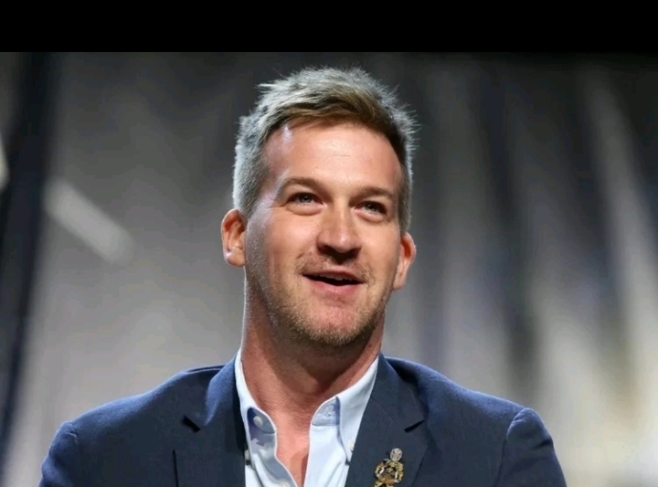 曾出演漫威电影和《星际迷航》等作品的加拿大男演员肯内特·米歇尔