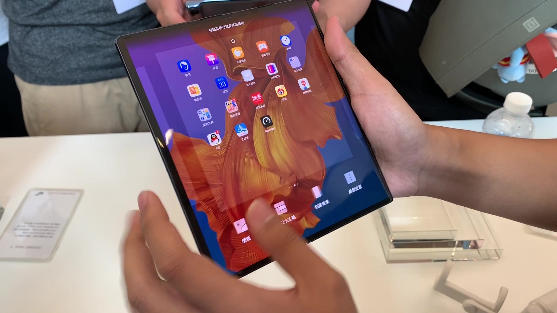 华为mate x折叠屏手机上手体验