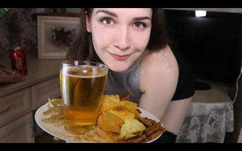 asmrkittyklaw在足球比赛前照顾你