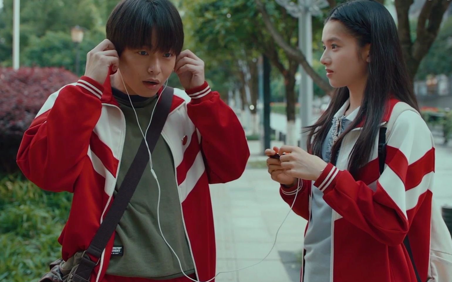 风犬少年的天空安然给狗哥听的那首歌到底是什么