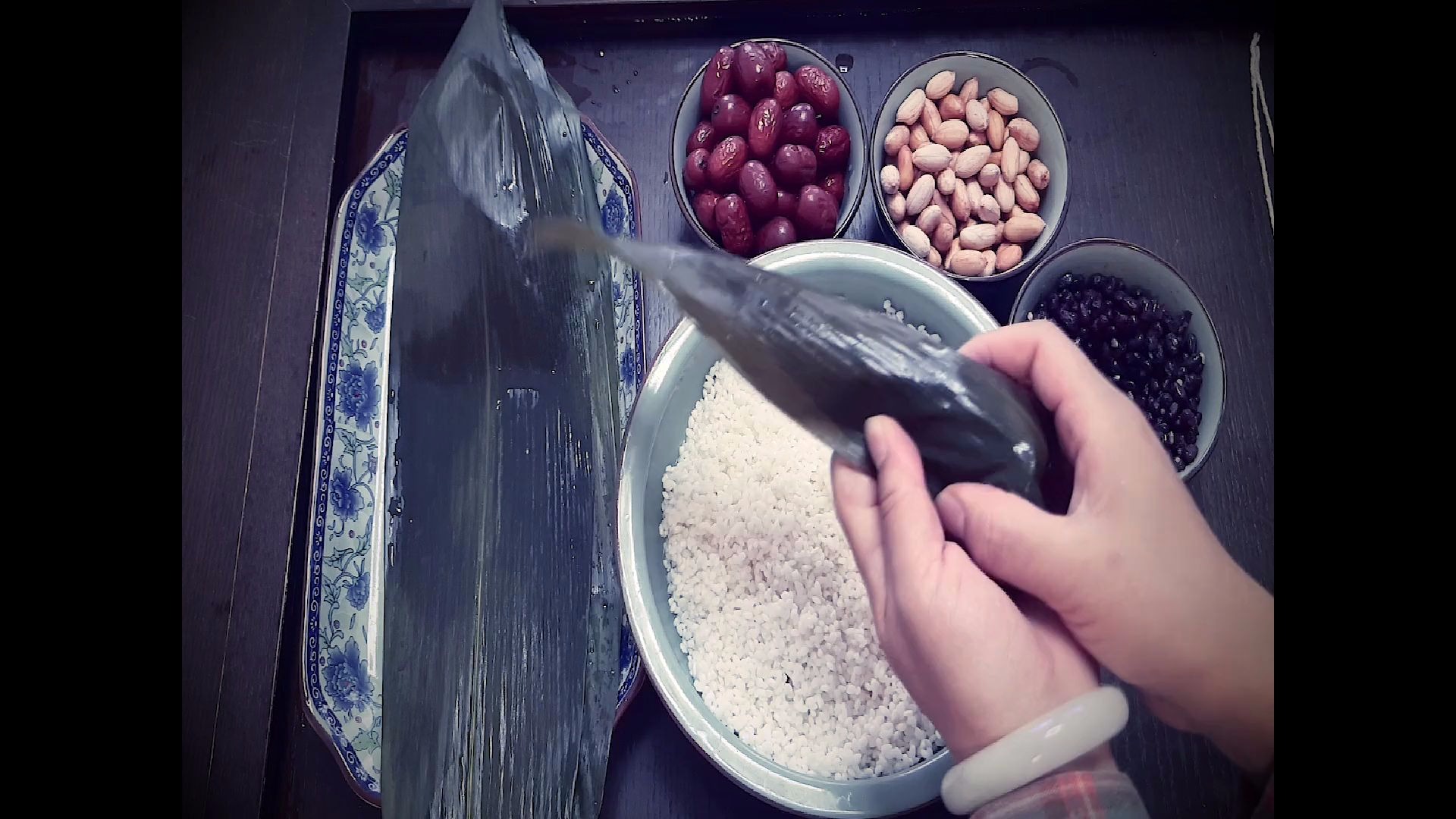 端午美食记——端午节的仪式感,第一次手工包粽子