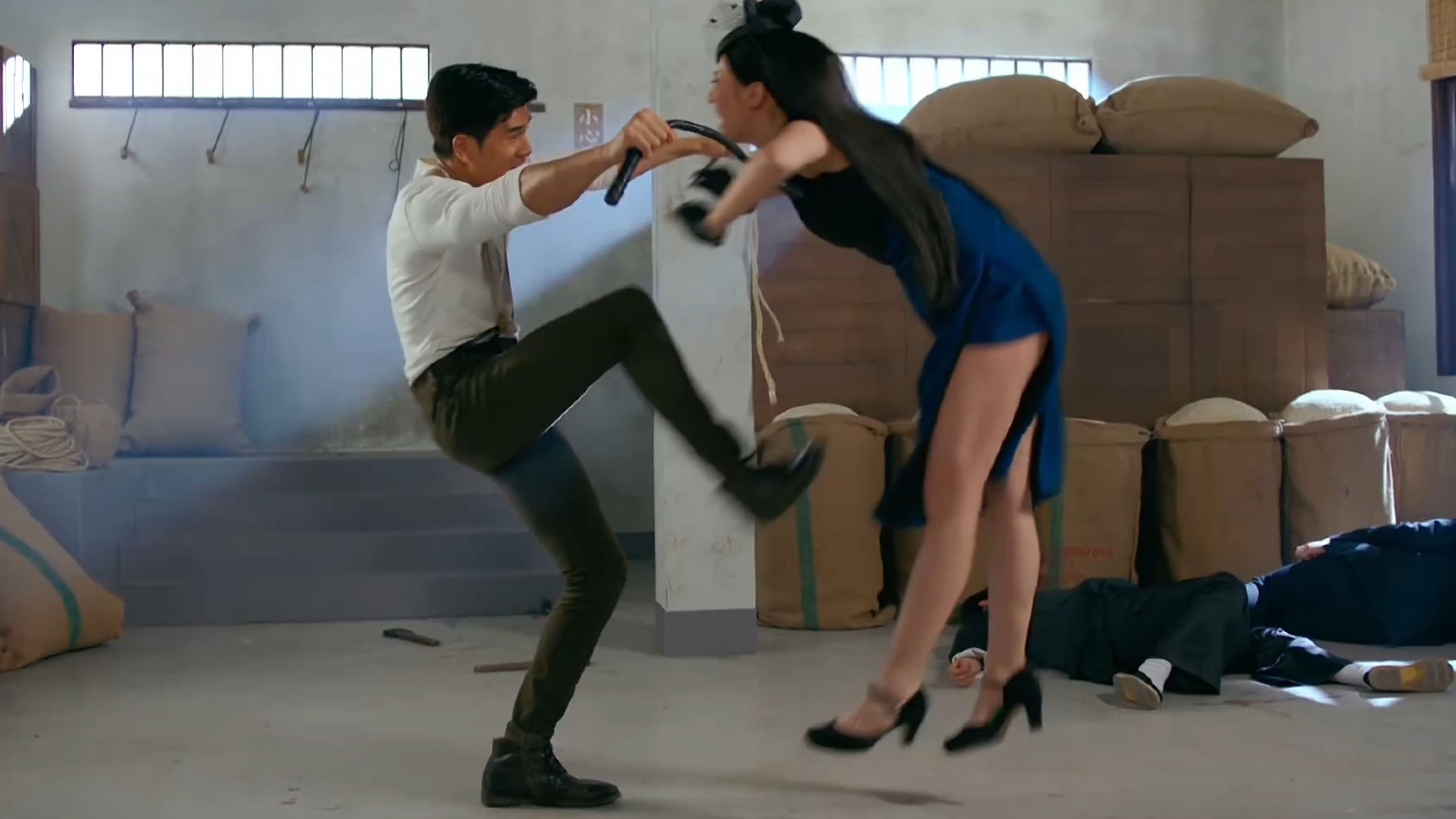 女杀手被皮鞭绞死