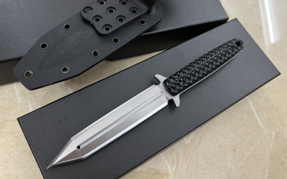 新款双刃短剑完工了 又中意的抓紧