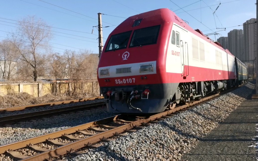 沈局辽段ss9g-0107牵引客车k956次(青岛北—白城)通过沈山大弯道