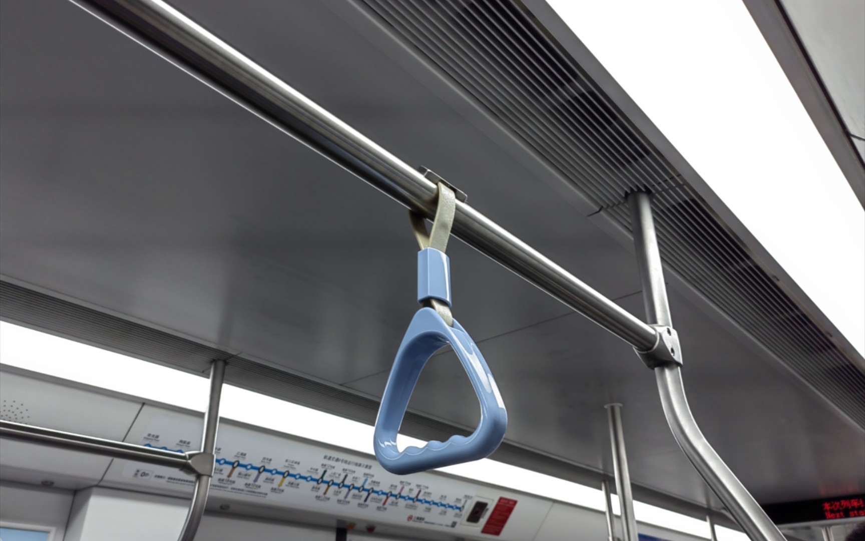 上海地铁少有的三角拉环