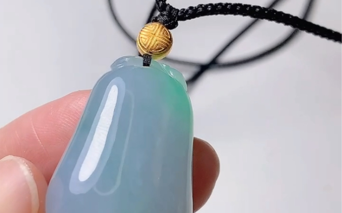 翡翠烟雨色立体胖福瓜吊坠