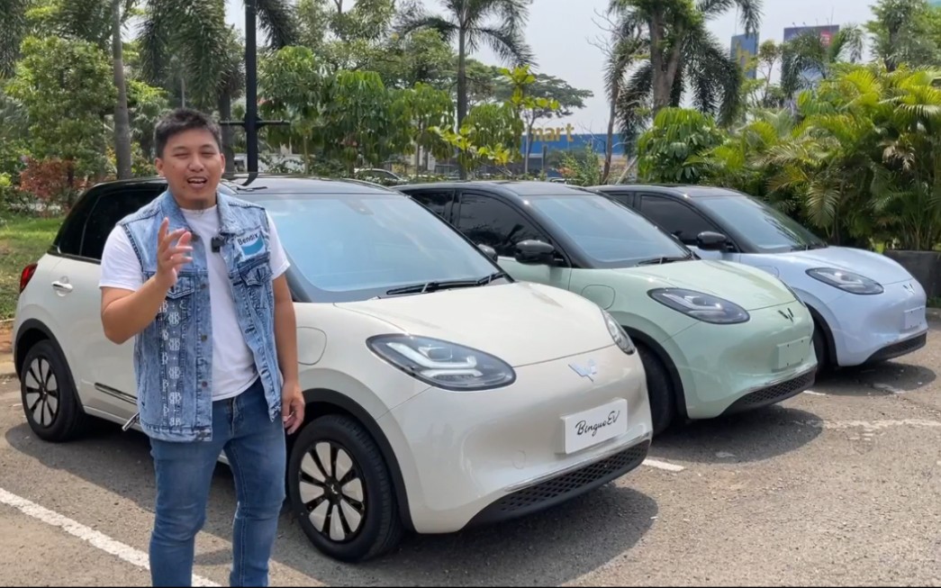 印尼三佰多万粉丝的汽车博主,测试五菱宾果