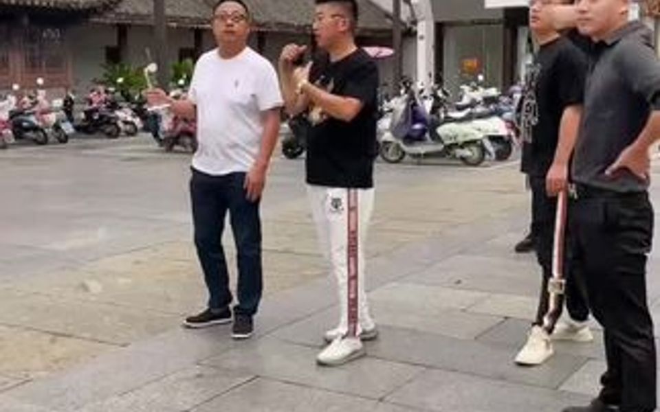 [图]《飞鸟与射手》《红唇》《一路向北》作者：陈伟，《酒醉的蝴蝶》崔伟立，《错就错在太爱你》玺晨，《情缘永不散》袁泉