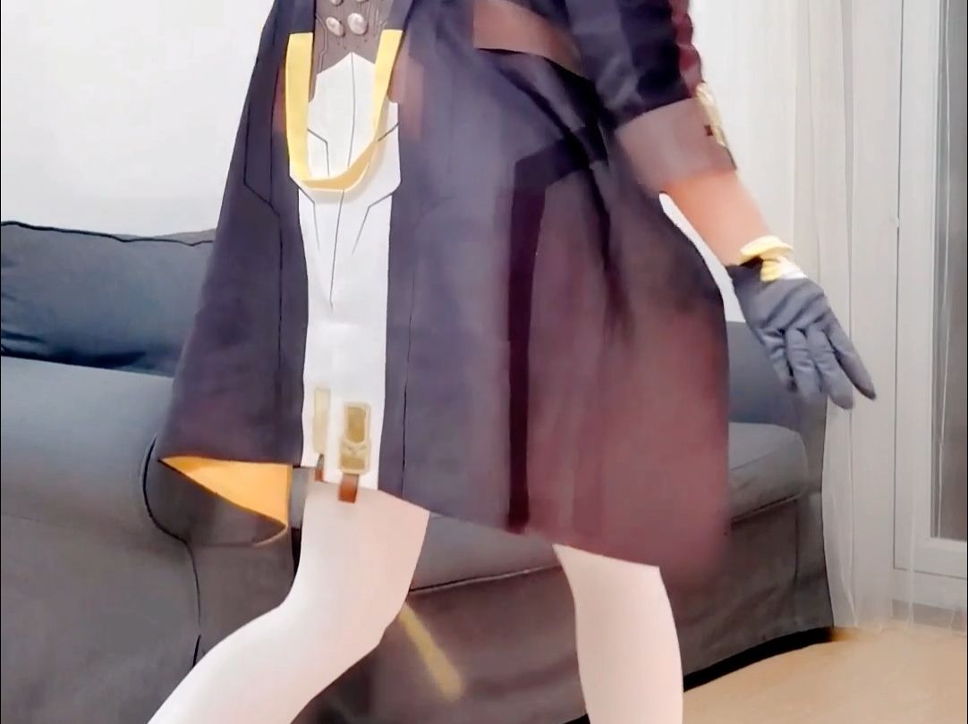 城里也挨揍? 搞笑模拟开拓者女主无故受击倒地并吐槽作者(cos ryon)