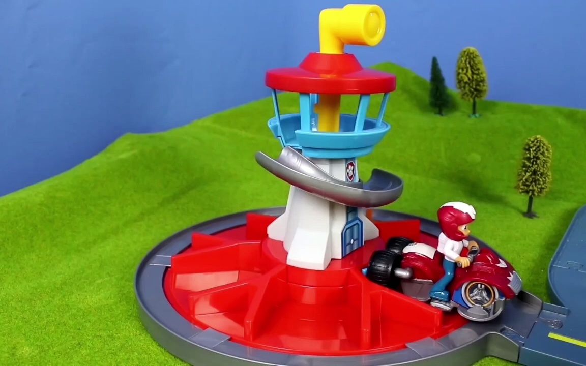 莱德队长骑摩托过桥