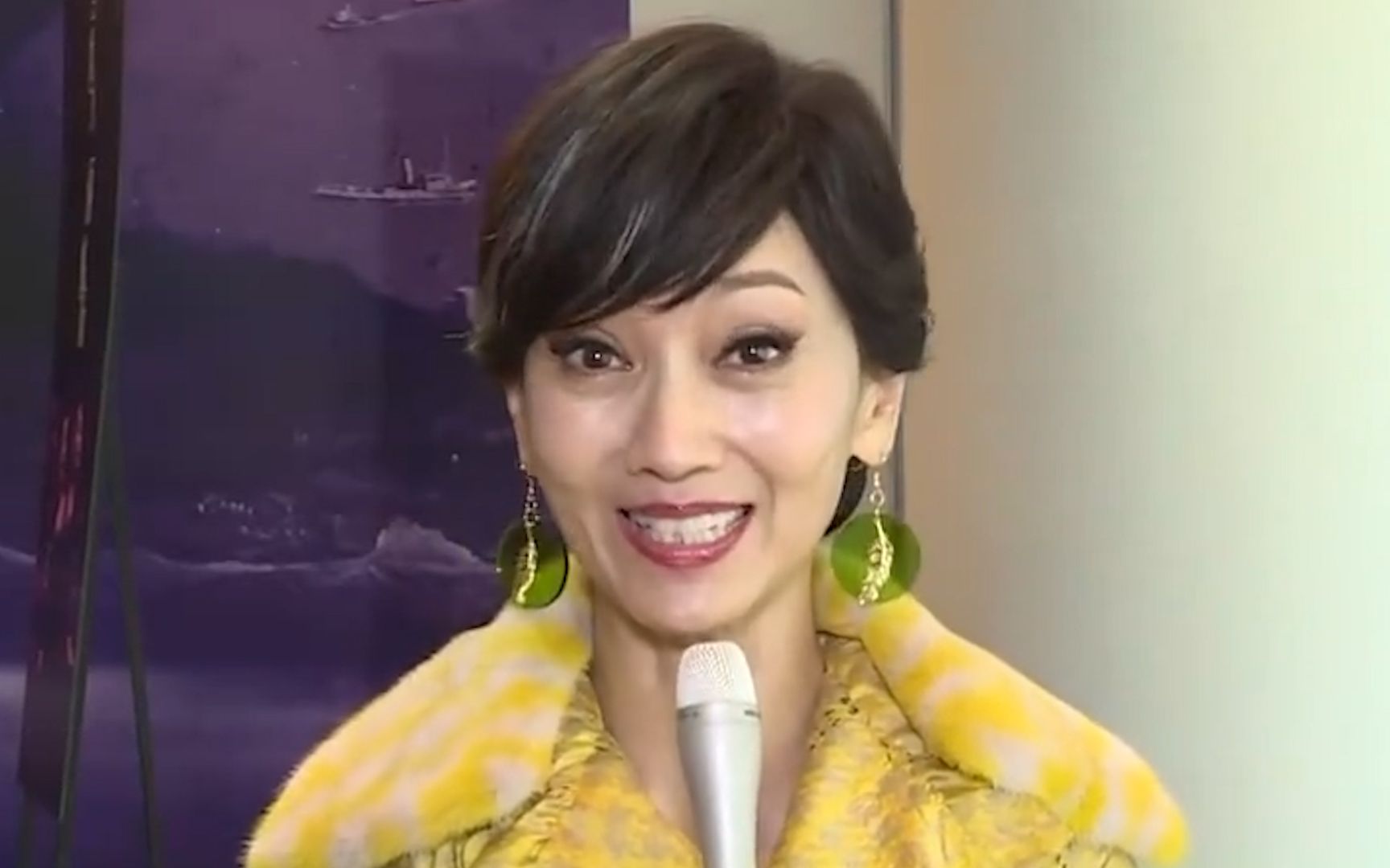65岁赵雅芝未修图,满脸沟壑很真实,网友:冻龄女神老了