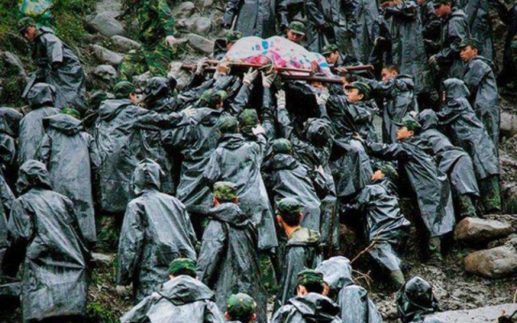 铭记在汶川大地震中遇难者和英雄们,!