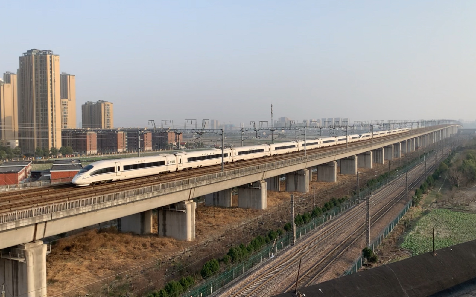 g1354次列车(重联crh3c)通过沪昆高铁萧山段