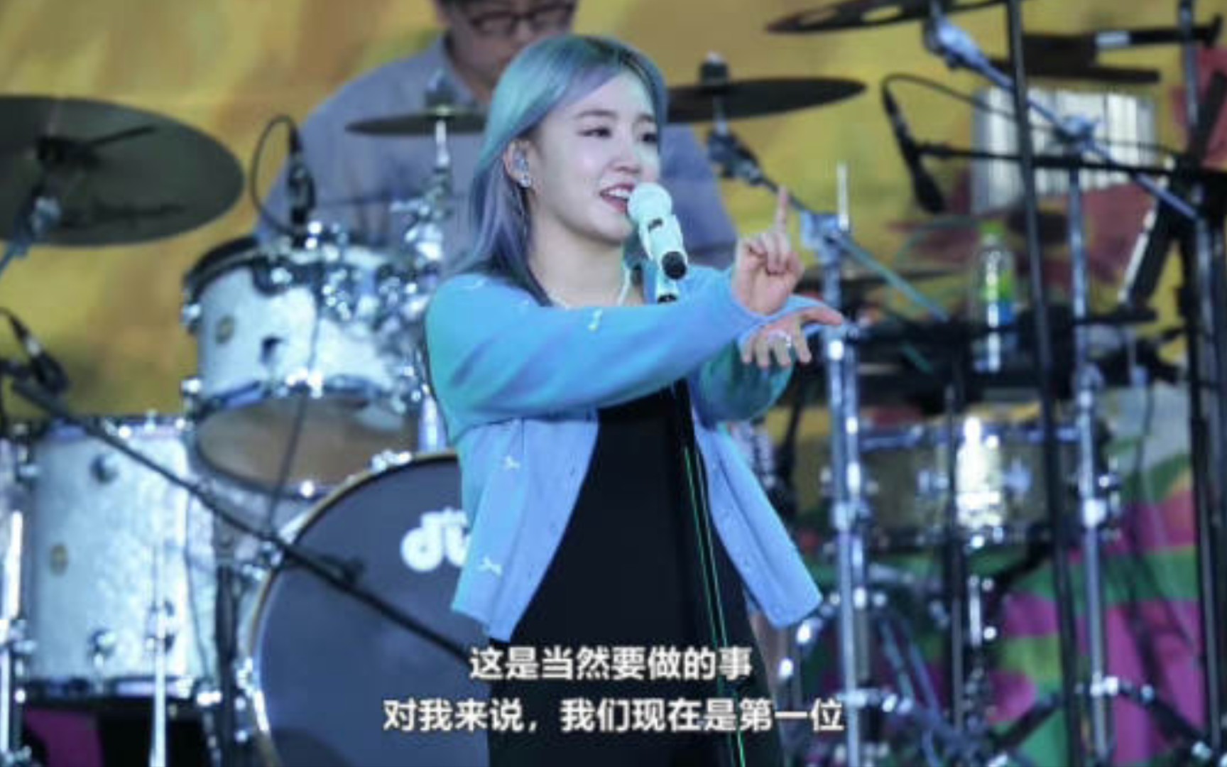 [图][中字] Younha '事件的地平线' FANCAM (220611)最近的音源逆袭歌曲，靠N场商演，音源从800名开外进入TOP100！