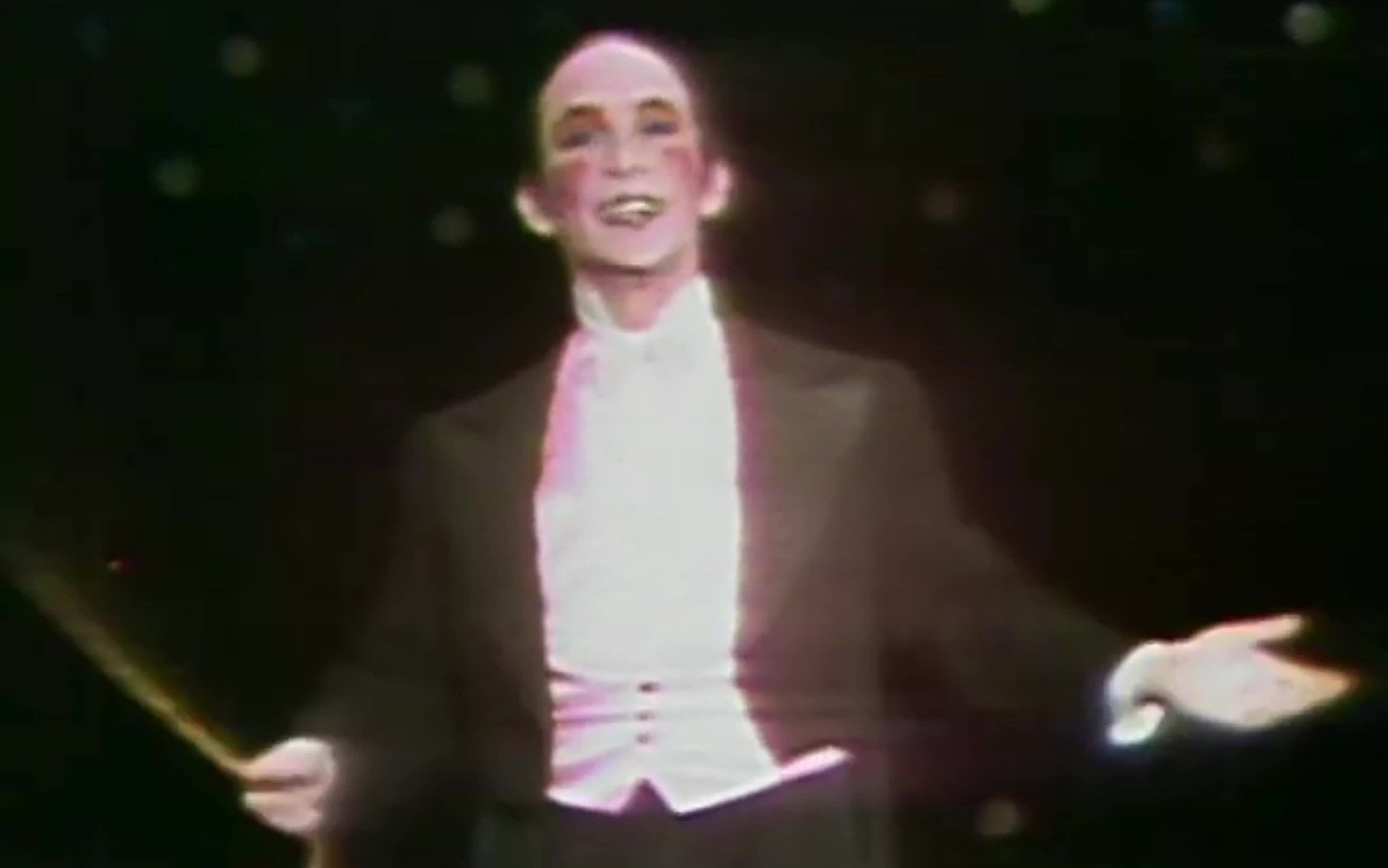 [图]【音乐剧】《Cabaret》百老汇原版卡司在1967年托尼奖TONY奖赏的表演 Joel Grey in Willkommen