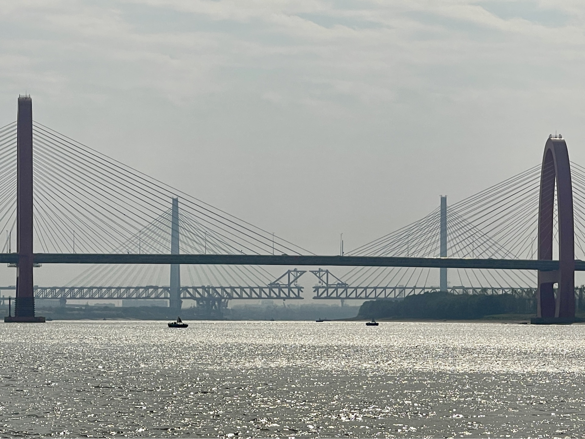 马鞍山江心洲之行:尾棚渡过江,看马鞍山长江大桥右汊桥和在建长江公铁