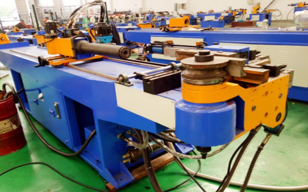 数控弯管机一根直直的钢管自动弯成想要的形状~50全自动弯管机-客户