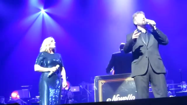 [图]Kerry Ellis and John Owen-Jones singing Last Night of the World