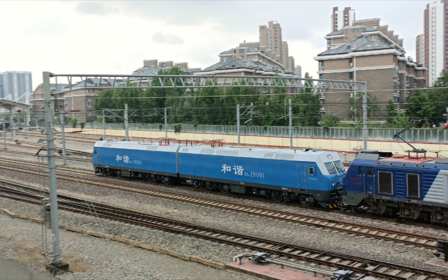 【铁路】新车到货!hxd2b回送高原hxd19001前往北京环铁