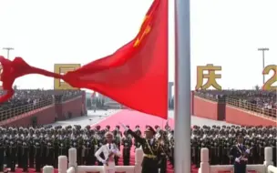 Descargar video: 袁晋爽 经过班长的刺激 妈妈的鼓励和自己的努力铸就了70周年大阅兵升旗 #军事前哨站 #走到边境去