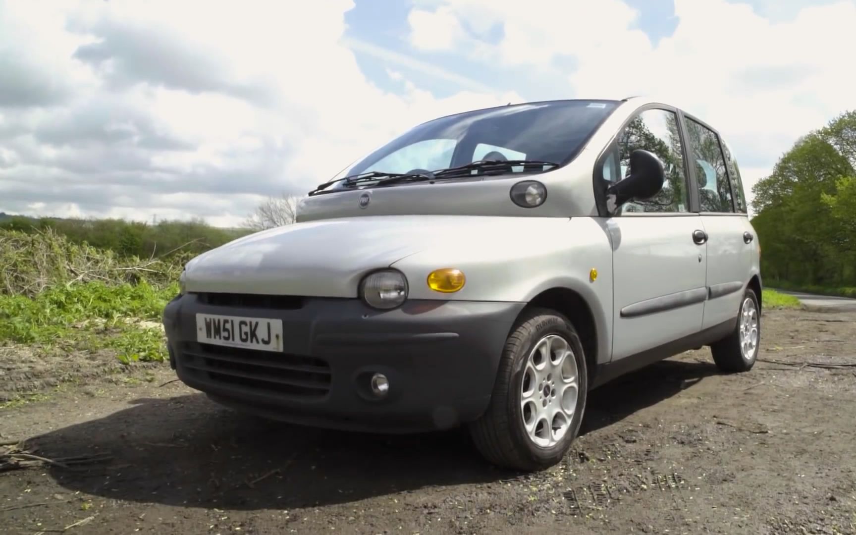 66熟肉全球最丑车菲亚特multipla33座椅布局的mpv但开久了会爱上它66