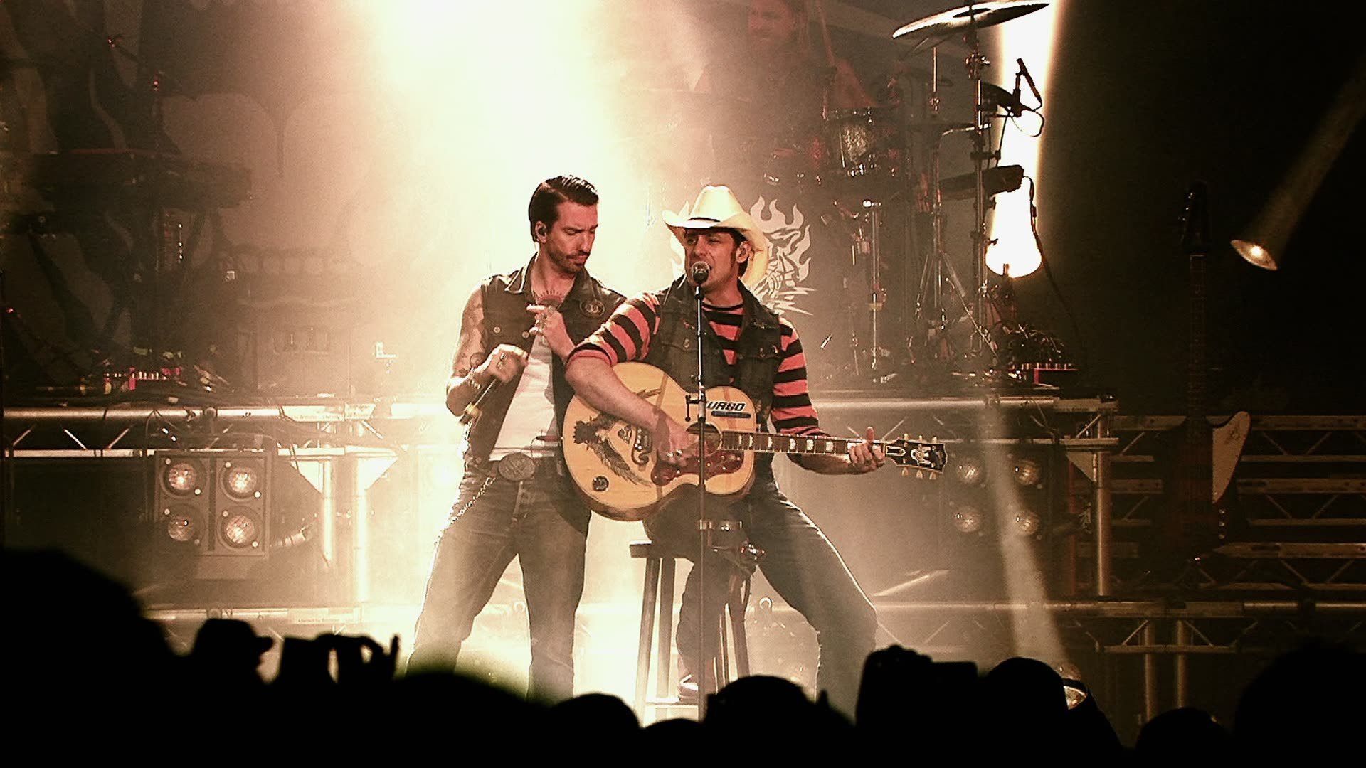 god loves cowboys (live) - the bosshoss