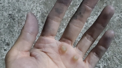 打工的一天手都黑完.