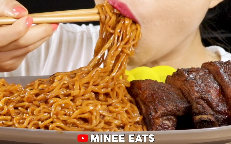 minee 火鸡面&烤排骨 吃播
