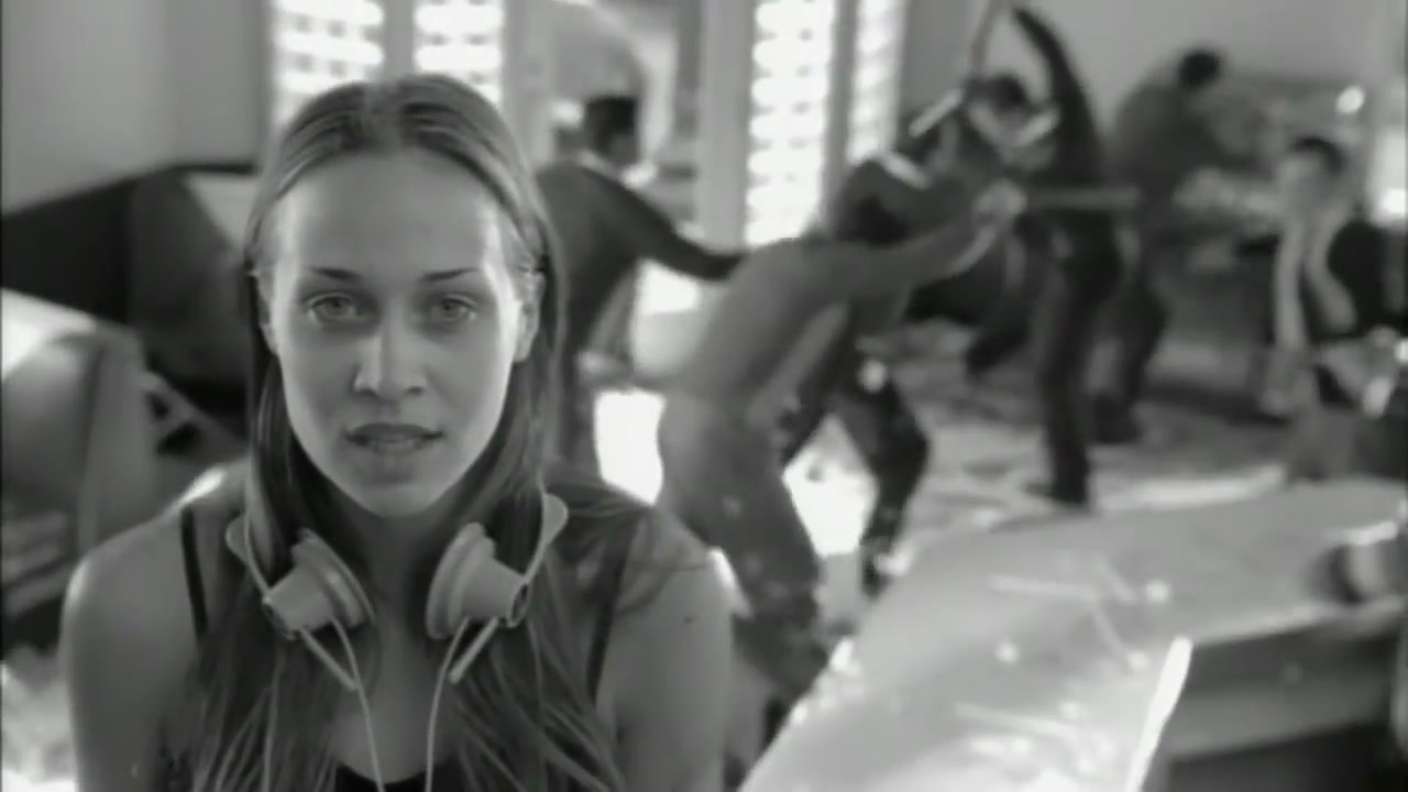 [图]Across the Universe - Fiona Apple [HD]