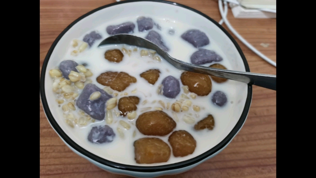 芋圆配燕麦奶茶--周末在家diy--新手上路--可以食用