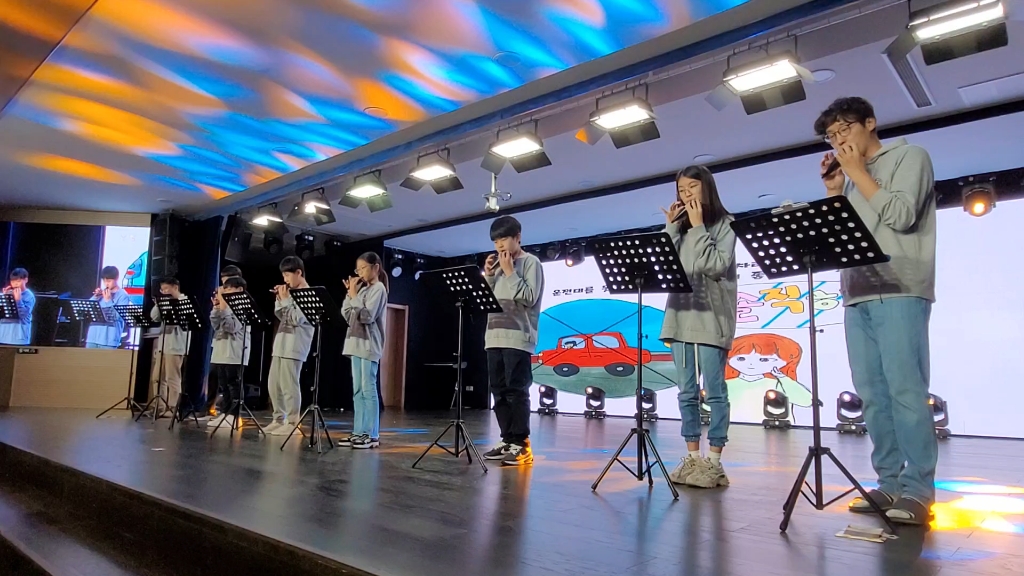 烟台韩国学校艺术节 陶笛班 《红绿灯》