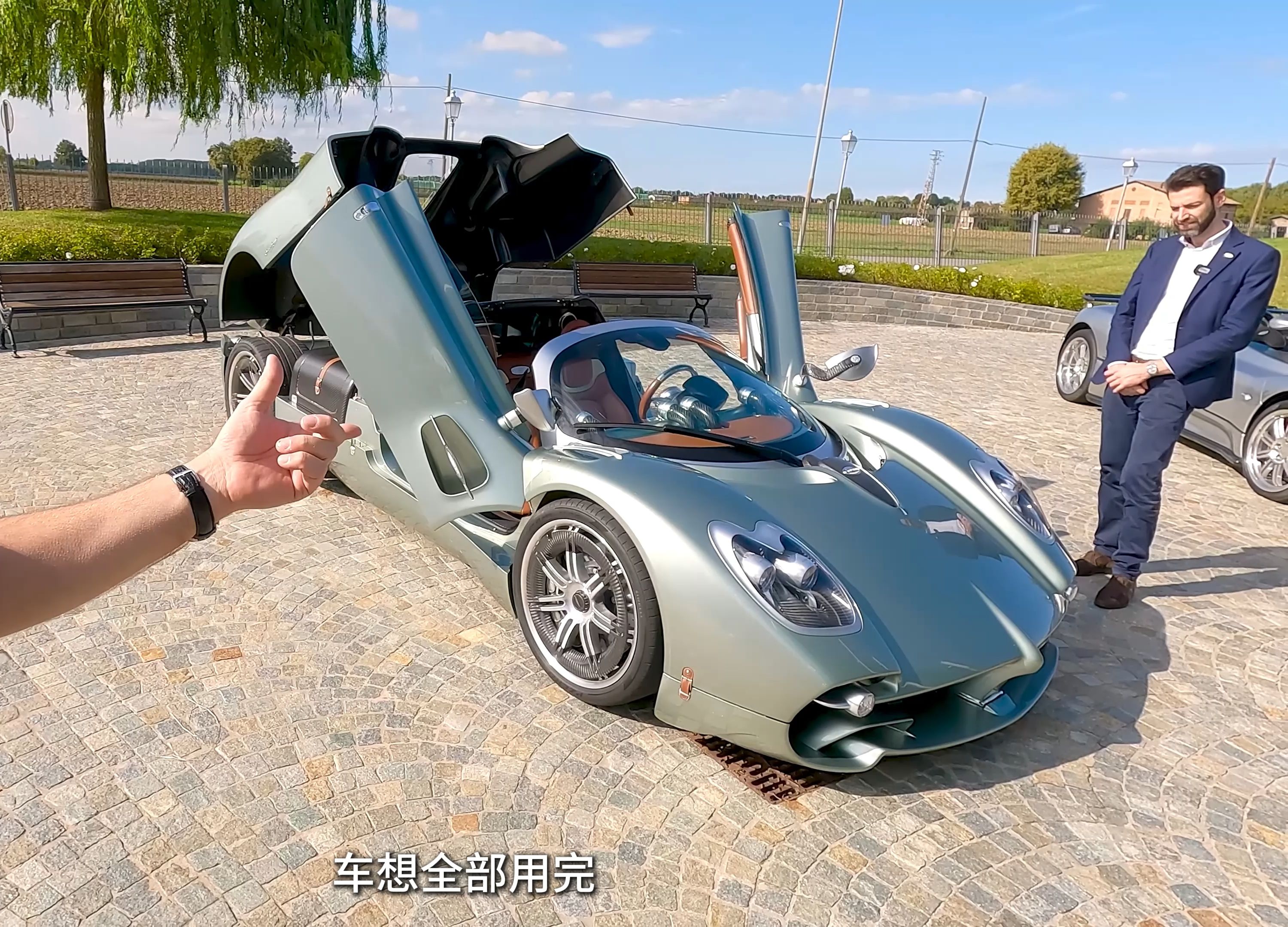 帕加尼(Pagani)Utopia Roadster 完美真的存在...外观内饰详细讲解,(价格从310万欧元起,另加增值税)哔哩哔哩bilibili