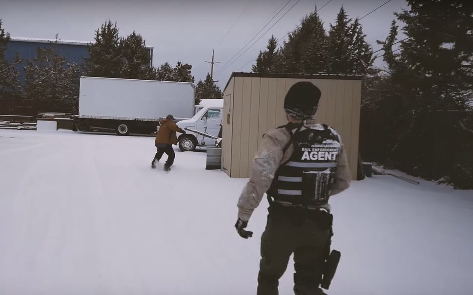 美国抓捕秀美国赏金猎人patty单枪匹马抓捕据上法庭的渣渣