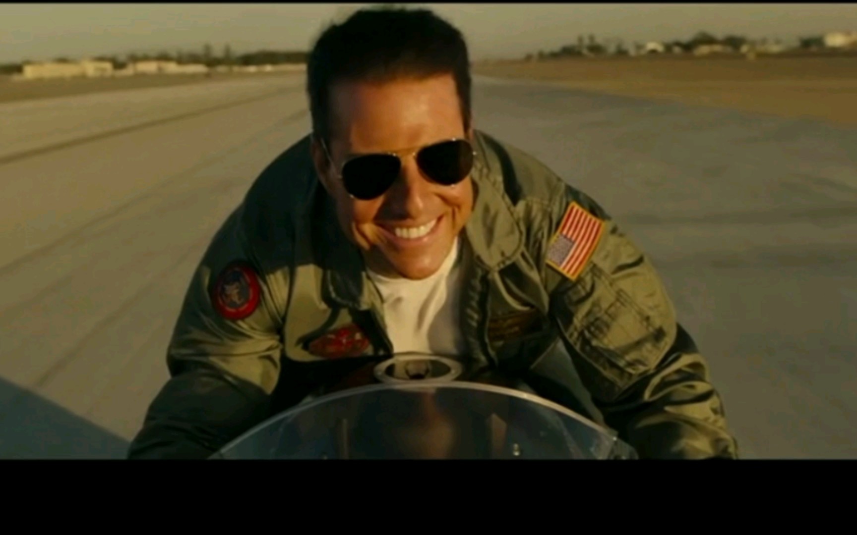 骑上机车的汤姆克鲁斯就是整条街最靓的仔