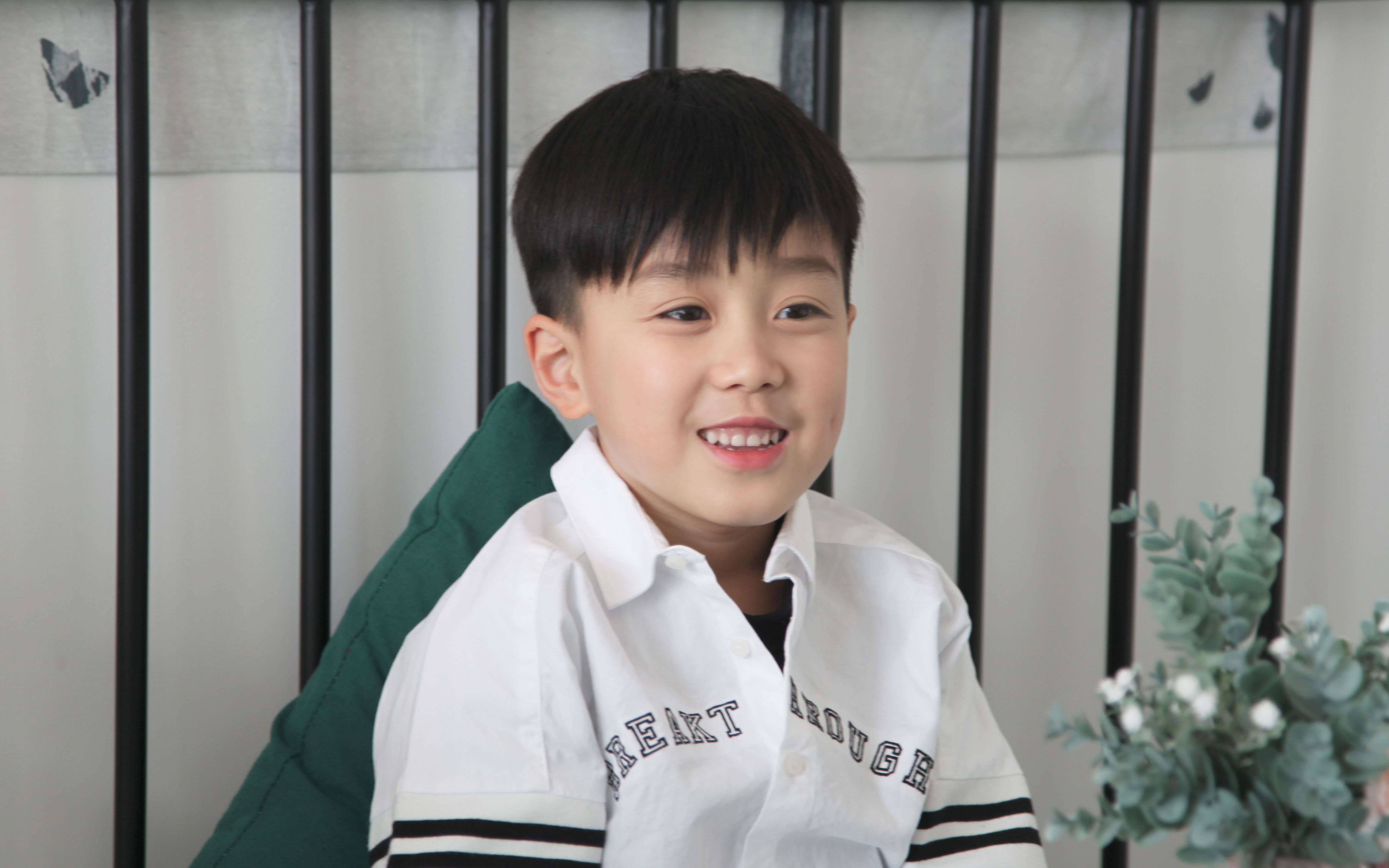 【优秀少年刘沝笑】有一道光慢慢的洒下来《宠爱》带给大家