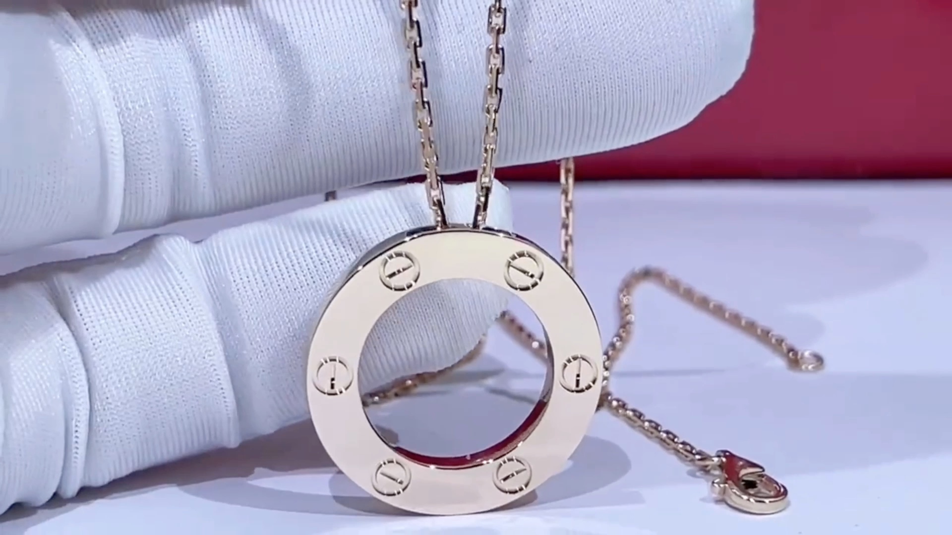 小江珠宝:卡地亚logo无钻大饼项链18k玫瑰金经典款!