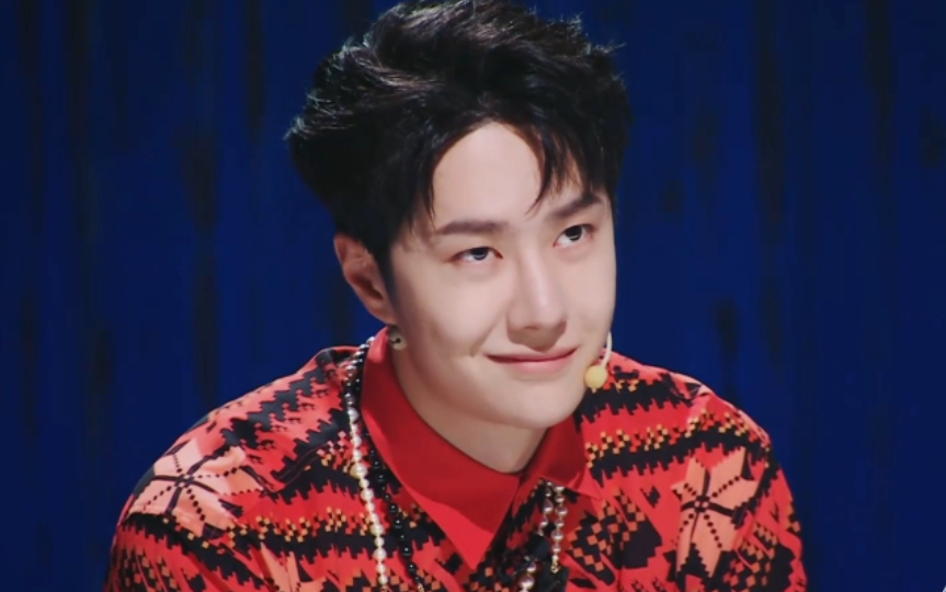 【王一博】他真的白的发光啊!好漂亮啊!笑起来好甜!声音也好好听!