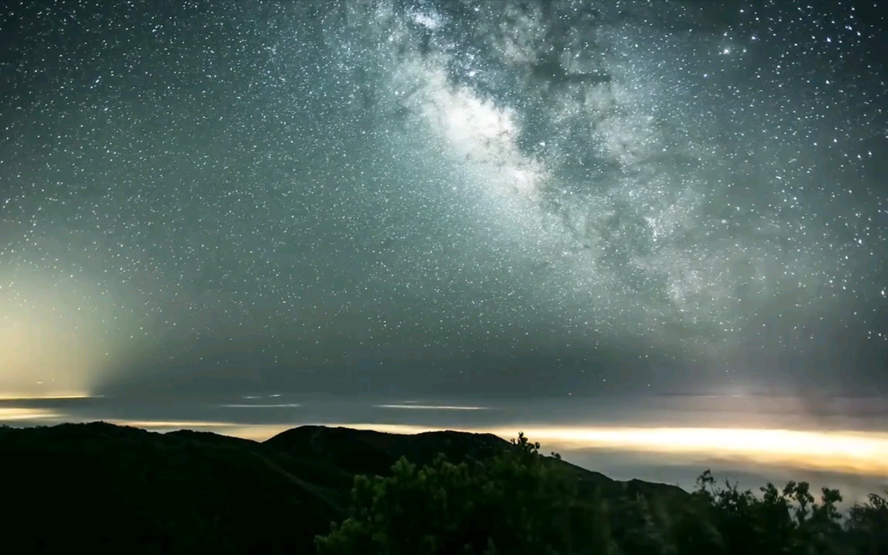 [图]日月星辰云卷云舒，大自然是最美的艺术家!