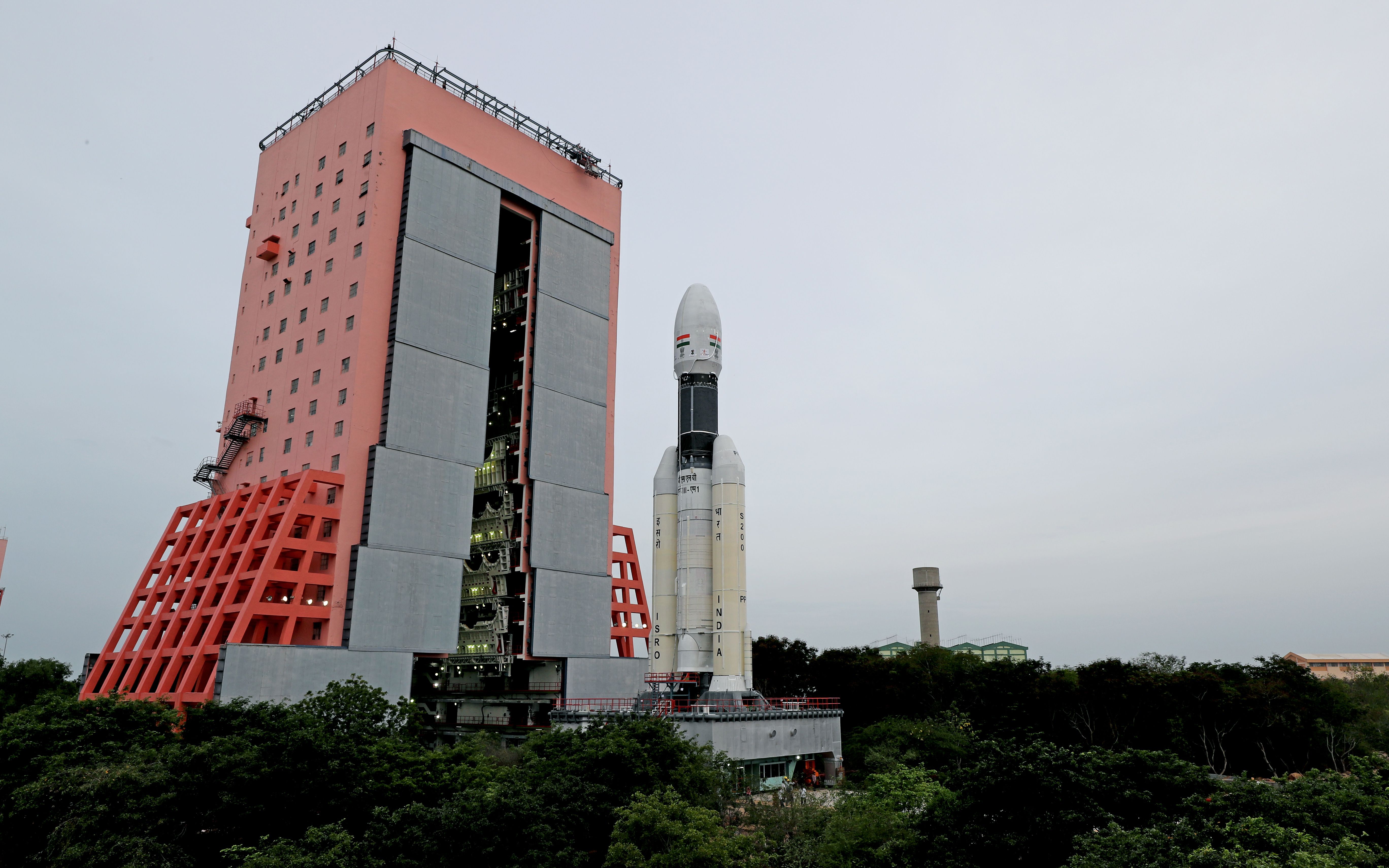 印度太空研究机构(isro)用gslv markiii 运载火将"月船二号"月球探测