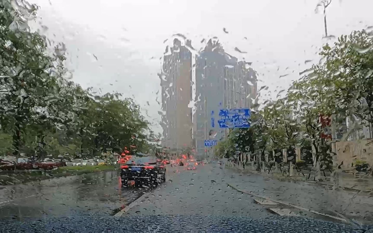 [图]泉州街景 落雨天的上班路