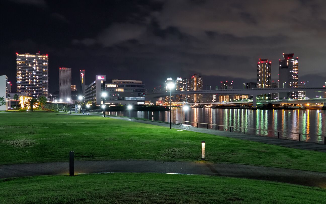 东京城市toyosu gururi公园夜晚散步